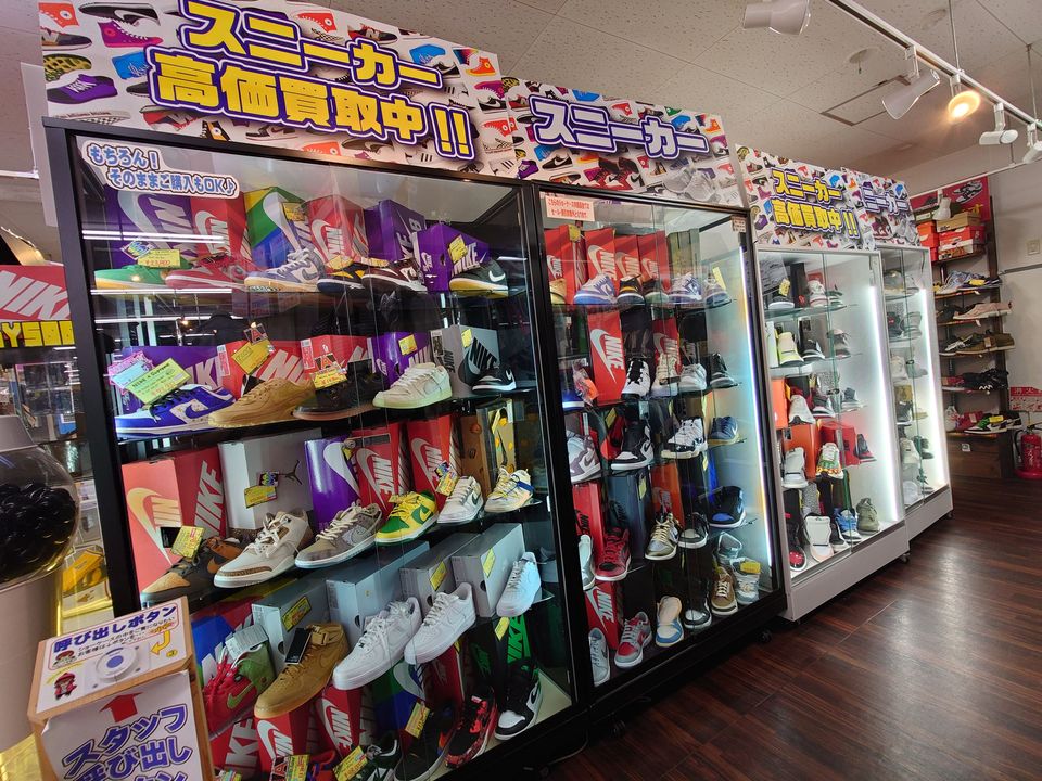 マンガ倉庫 武雄店 スニーカー売場